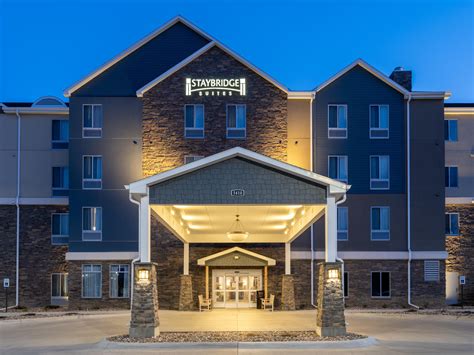 Pet friendly hotels sioux city iowa - Nov 28, 2023 · 2. Candlewood Suites Sioux City - Southern Hills, an IHG Hotel (from USD 96) Book a hotel room at Candlewood Suites Sioux City - Southern Hills, an IHG Hotel, which is an 11-minute drive from Sioux Gateway Airport. The cream-colored rooms are air conditioned and feature an in-room kitchen to help you cook your meals. 